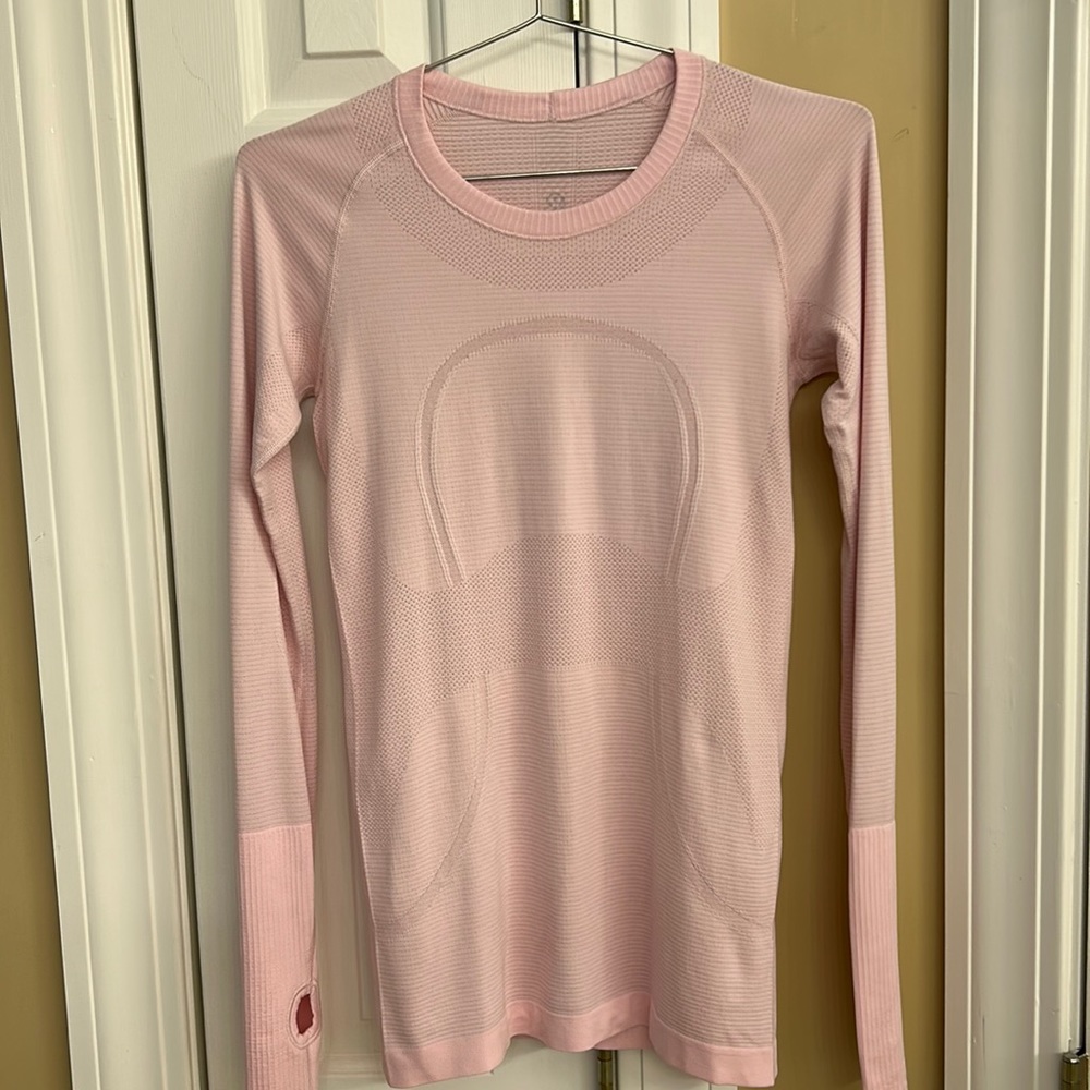 Lululemon running top
